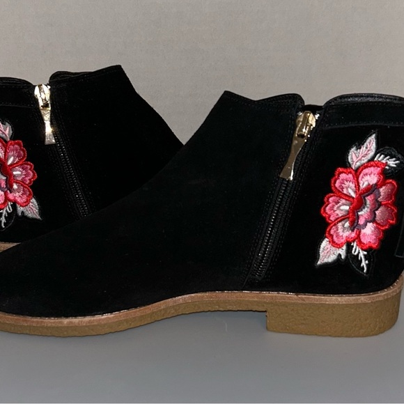 kate spade Shoes - NWOT Kate Spade New York Suede Bellville Flat Ankle Boots Womens Size 8